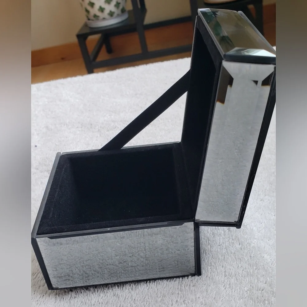 Things Remembered Small Mirror Jewelry Box